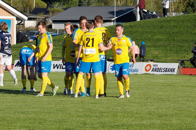 Äntligen seger för Kraft. Närpeslaget stod för en bra insats i hemmapremiären mot OLS.