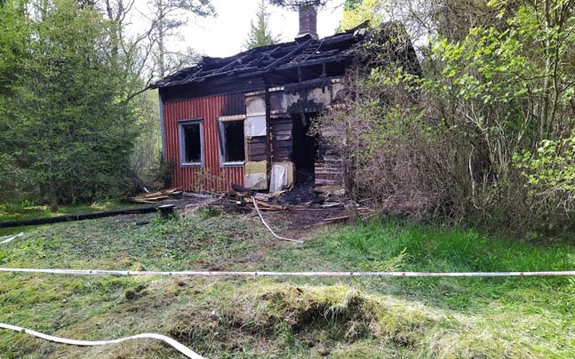 Husbranden i Tjöck på tisdagsmorgonen krävde ett människoliv. En kropp hittades inne i huset.