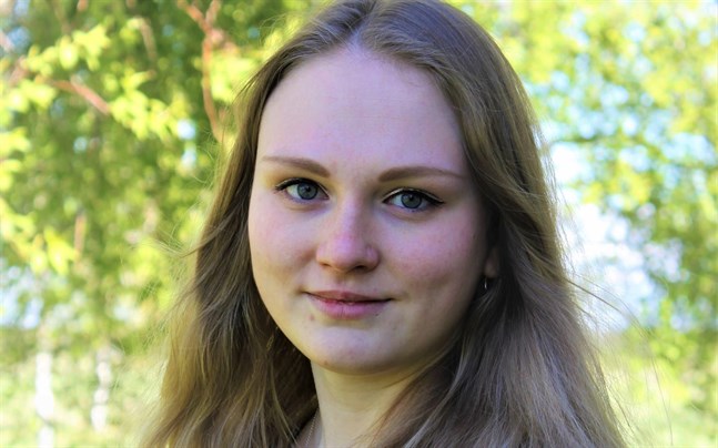 Amanda Åkersten (SFP) i Korsnäs samlade 69 röster i kommunalvalet. Hon var den enda kandidaten under 30 år i kommunen. Det är klart det är problematiskt med att färre kvinnor är med, säger hon.