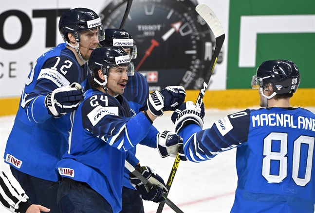 Lejonens förstakedja består av Saku Mäenalanen, Hannes Björninen och Marko Anttila.