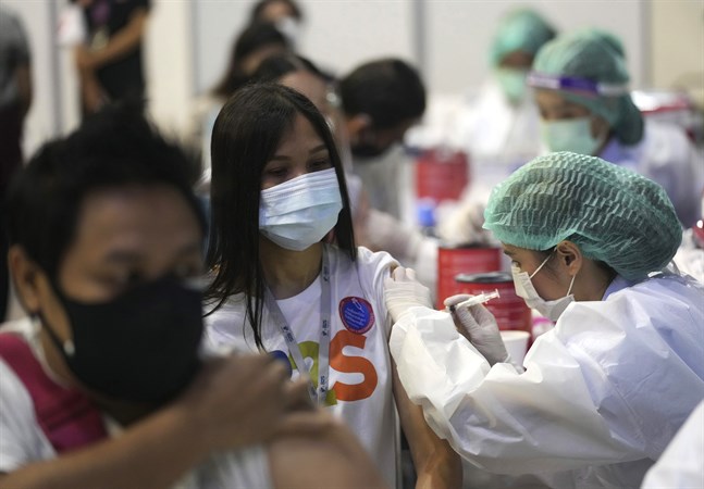 Injektion med Sinovacvaccin i Thailand.