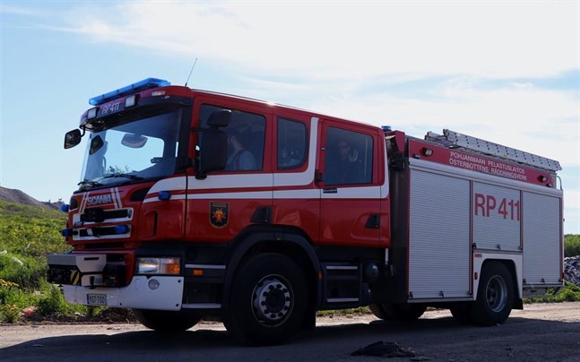 Räddningsverket hade fullt upp på torsdagseftermiddagen då en markbrand härjade i Rauskasskogen.
