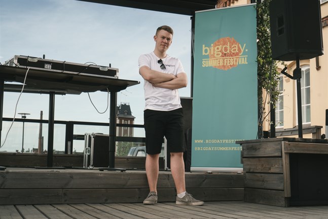 Henrik Hagnäs, från Karleby, driver bolaget HHD Entertainment tillsammans med brodern Herman Hagnäs och Dennis Asplund, från Vasa.