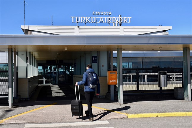 I flygtrafiken mellan Finland och andra EU- eller Schengenländer tillåts i fortsättningen även arbetsresor.