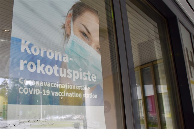 Enligt torsdagens uppgifter har över 45 procent av befolkningen fått åtminstone en dos coronavaccin. Nästan 10 procent har fått två doser.