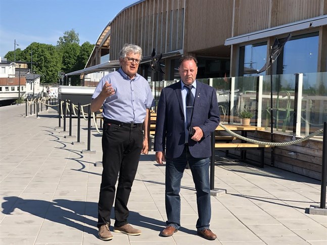 Ingemar Tåg och Mikael Fredman säger att avyttringen av Österbottens företagarföreningen och grundandet av en stipendiefond mötte ett visst motstånd bland företagarna i Närpes och Nykarleby, men att de till slut accepterat förändringen.