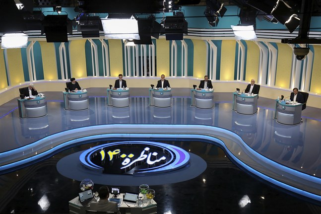 Bilden från valrörelsens första debatt, distribuerad av regimkopplade mediesällskapet YJC. Från vänster: Said Jalili, Ebrahim Raisi, Amir Hossein Ghazizadeh Hashemi, Alireza Zakani, Mohsen Rezaei, Mohsen Mehralizadeh, och Abdolnasser Hemmati.