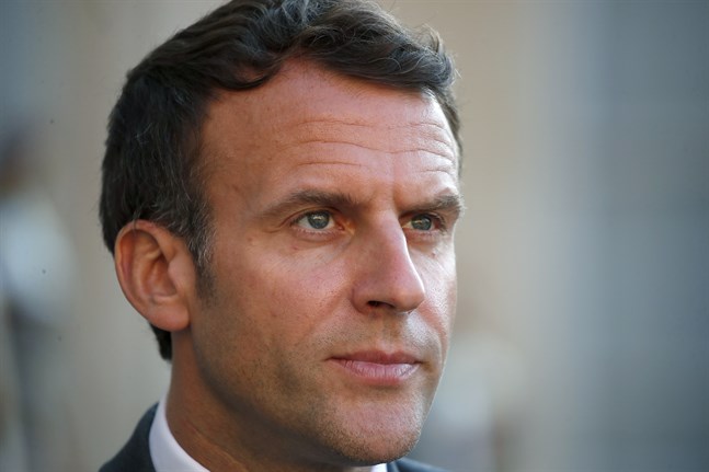 Emmanuel Macron fick en örfil.