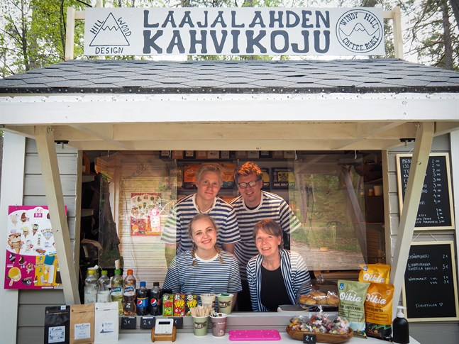 Touko, Jouni, Freya och Minna Salo har startat Sandskatas sommarcafé och de planerar att ha öppet hela sommaren.
