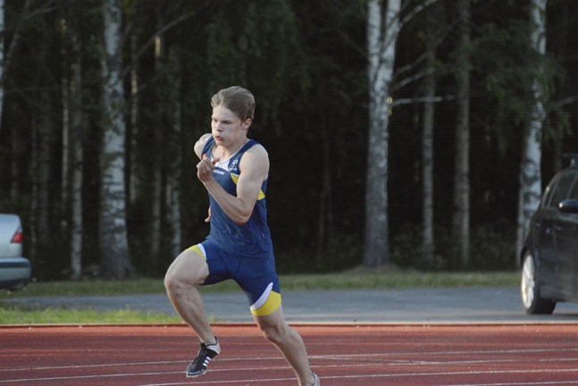 Kraftsprintern Sebastian Nordberg öppnade utomhussäsongen på onsdag kväll med att löpa 400 meter ensam i herrklassen.