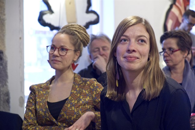 Hanna Sarkkinen (VF) tillträder som social- och hälsovårdsminister och Li Andersson (VF) tar över rollen som undervisnings- och kulturminister i slutet på juni. Arkivbild.