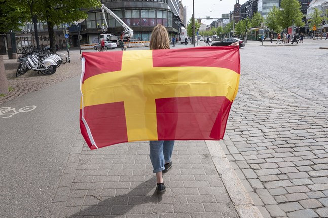 Det finlandssvenska teckenspråket talas endast av omkring 100 döva i Finland.
