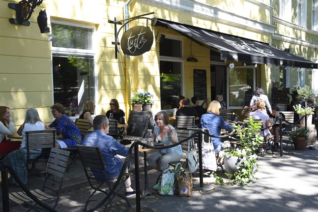 Turism- och restaurangförbundet Mara kräver en snabbare avveckling av restriktionerna i restaurangbranschen.
