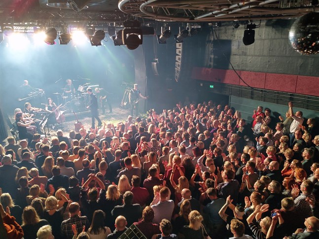 Inga svettiga och trånga konserter ännu, men det är möjligt att ordna evenemang om man känner till reglerna.