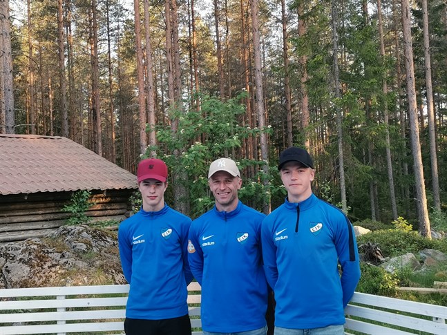 Tre Sundqvist gjorde mål för Esse IK, pappa Christian (i mitten) och sönerna Jesper (t.v) och Johannes.