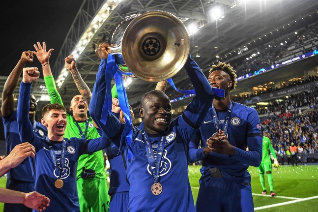 N'Golo Kanté borde vinna guldbollen. Det tycker i alla fall landslagskamraten Paul Pogba.