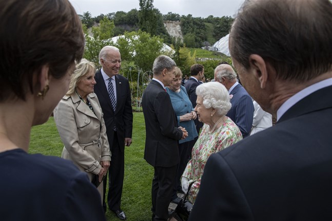 Drottning Elizabeth träffade USA:s president Joe Biden och USA:s första dam Jill Biden på fredagen under öppningsdagen av G7-mötet.