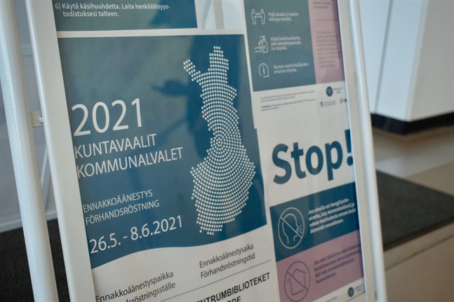 Över 300 kommuner på fastlandet och på Åland valde ny kommunfullmäktige på söndagen.