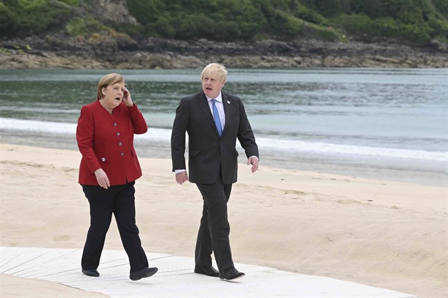G7-mötets värd, den brittiske premiärministern Boris Johnson tillsammans med Tysklands förbundskansler Angela Merkel.