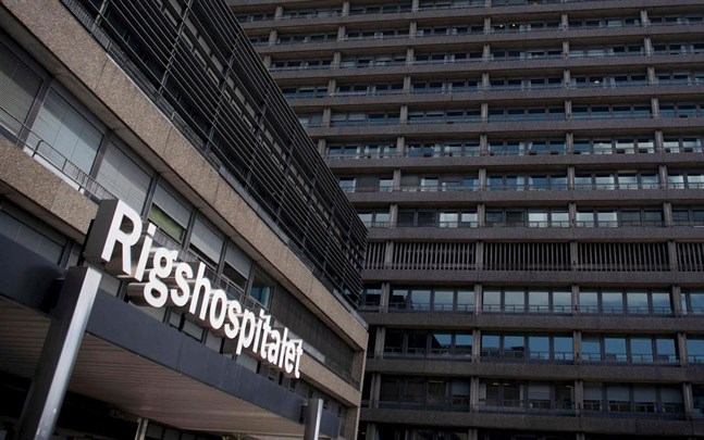 Det är ännu oklart varför Christian Eriksen kollapsade. Därför hålls han kvar på Rigshospitalet i Köpenhamn.