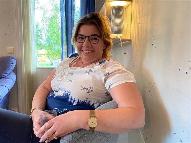 Tua Backman, KD, synar både SFP och SDP för ett framtida samarbete i fullmäktige. Helst vill hon ha en plats i bildningsnämnden – ett önskemål som SFP hittills inte kunnat tillmötesgå.