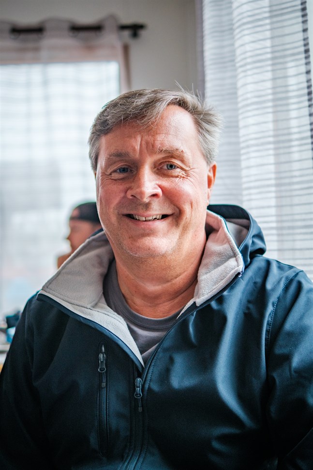 Magnus Levon tycker det är toppen att bröderna Öst öppnat en egen grill i Stråkaviken.