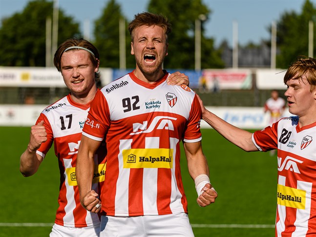 Petteri Jokihaara (92) fortsätter i GBK. Här tillsammans med Alec Biskop och Jani Mäenpää.