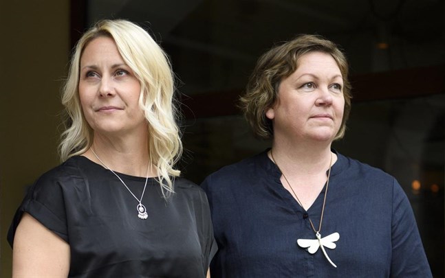 Svägerskorna Jennie Lundgren och Ulrika Lundgren Lindmark debuterar med deckaren "Där isarna råmar", den första boken i en serie som utspelar sig kring Bottenviken.