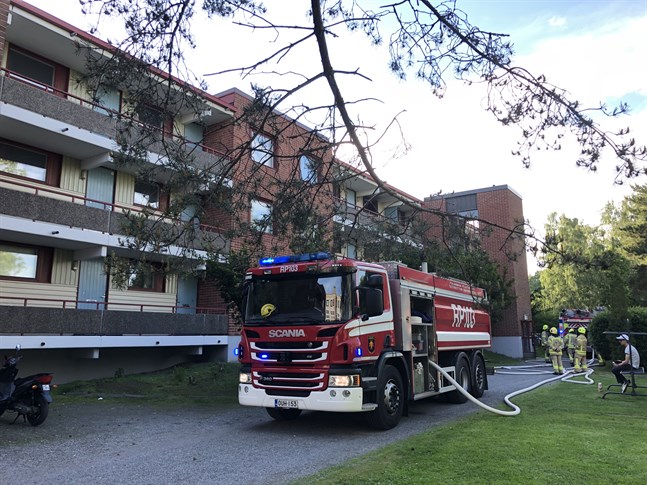 Brandbilar från Österbottens räddningsverk ryckte ut.