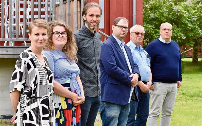 Therese Sunngren-Granlund, Ida Haapamäki, Kenneth Nordberg, Magnus Enlund, Håkan Nylund och Tom Holtti ser fram emot projektet som undersöker varför vissa väljer att stanna kvar på landsbygden.