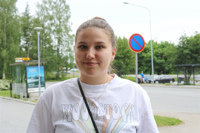 Amanda Wörgren är en av de som vaccineras vid Dammbrunnens hälsostation i Vasa i dag.
