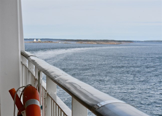 Arbetsrelaterad trafik tillåts i alla former av transport från och med måndagen.
