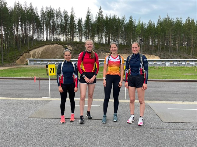 De fyra FSS-flickorna som blivit uttagna till juniorlandslagsgruppen: Rebecca Sandnäs, Saimi Lupala, Frida Achren och Teodora Westerlund.