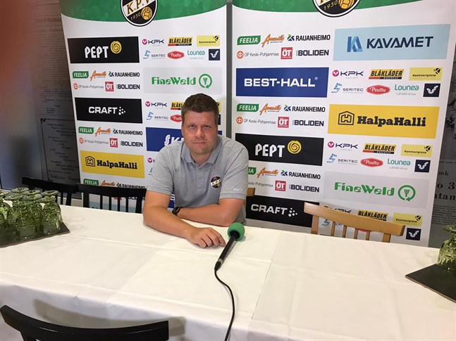 Det blev ett akut behov av ytterback säger tränaren Niko Kalliokoski.