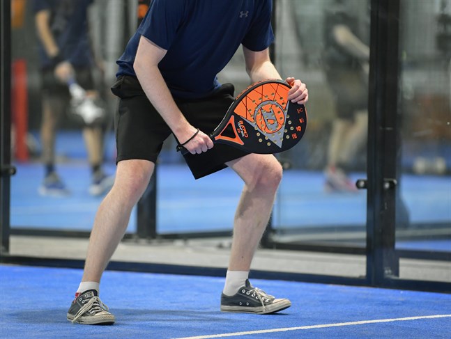 En padelboll väger omkring 50 gram och storleken motsvarar ögonhålans öppning. Bollhastigheten kan vid en smash bli uppemot 130 km/h. Arkivbild.
