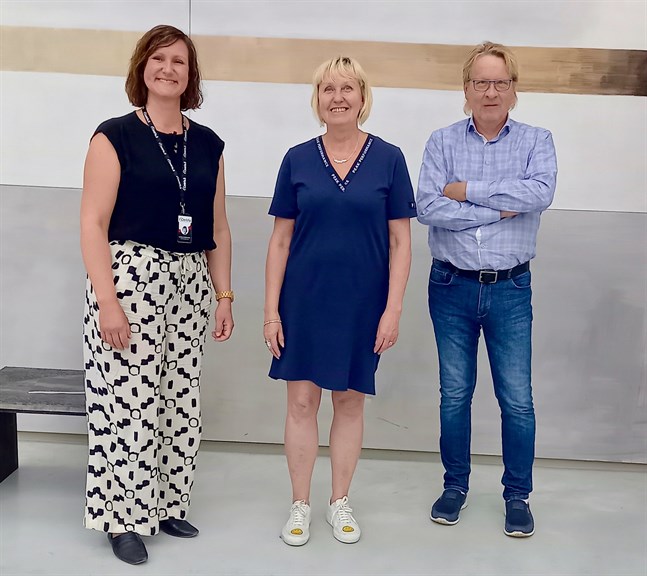 De planerar för vetenskapsseminarium i Jakobstad. Daniela Mårtensson, Pia Nyman och Kaj Palenius ingår i planeringsgruppen.