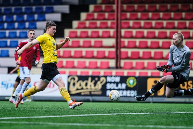 Roni Jääskä gjorde matchens enda mål bakom Jasu Pohjola.