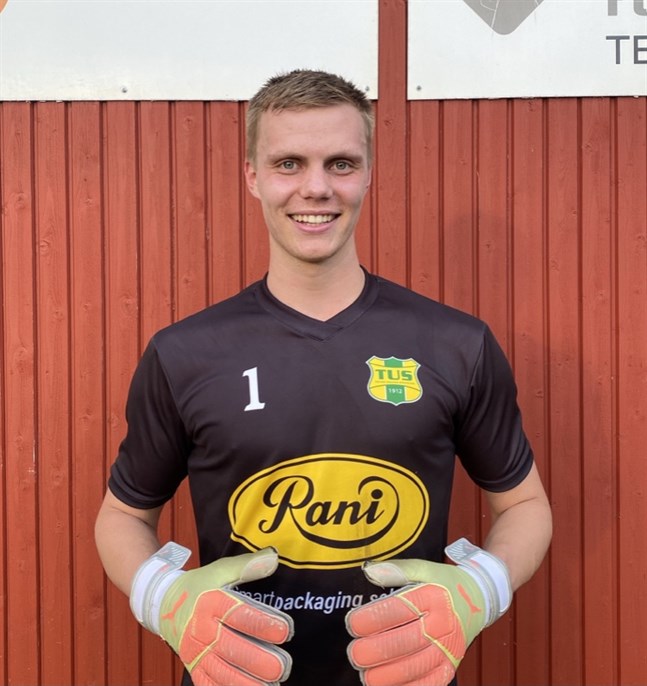 TUS-målvakten Levi Byskata räddade straffspark i derbyt.