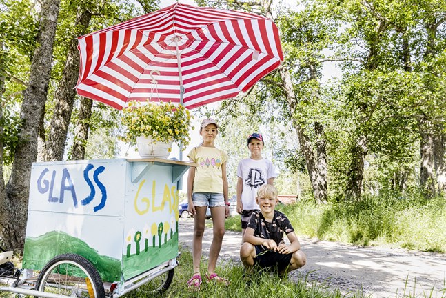Den mobila glasskiosken är tillverkad av en gammal cykelkärra.