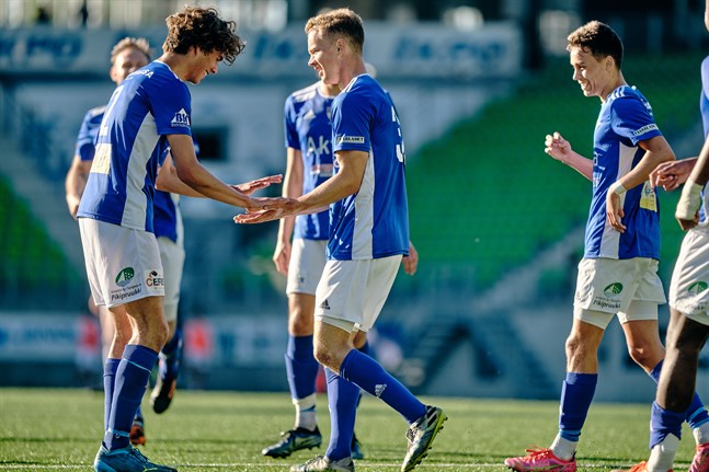 Bilden är från första mötet mot OTP den 24 juni då VIFK vann med 3–2. Då, liksom på lördagseftermiddagen, gjorde Hannes Hiekkanen ett av målen.