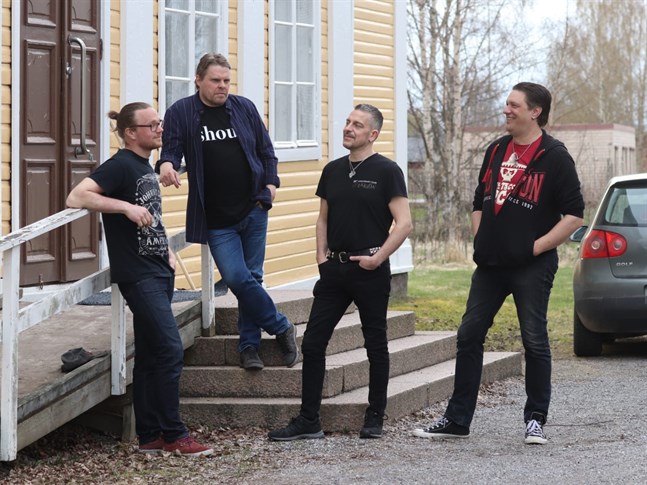 Sam's Garage är (från vänster) John Peltoniemi, Samuel Jåfs, Patrik Backman och Jan Holm.