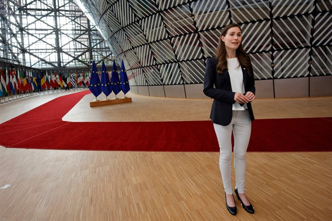 Statsminister Sanna Marin (SDP) säger att hon stöder Frankrikes och Tysklands idé att stärka relationen mellan EU och Ryssland.