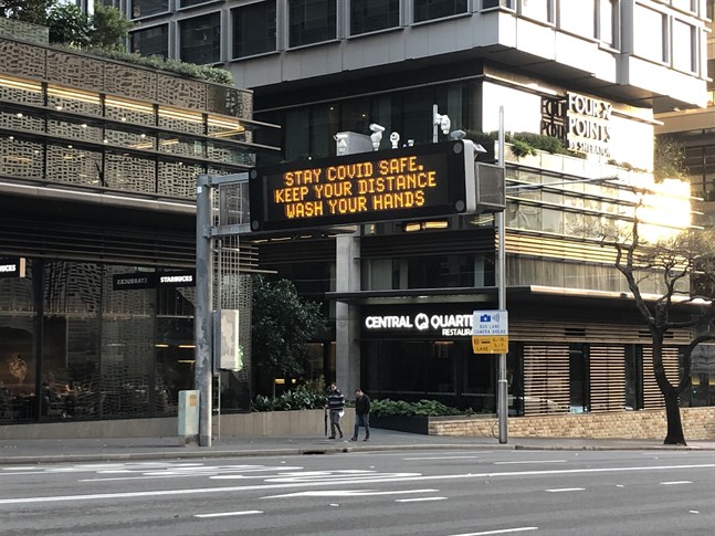 Gatorna i centrala Sydney gapar åter tomma. Bild från nedstängningen i maj i fjol.