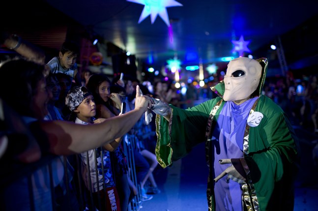 Vad som ligger bakom oidentifierade luftfenomen som synts i USA kan inte förklaras, enligt en ny rapport. Bilden är tagen vid en alien-festival i Argentina för några år sedan.