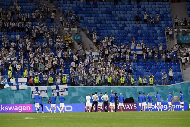 Flera tusen finländare hade rest till St Petersburg för att se landslaget spela EM-fotboll.
