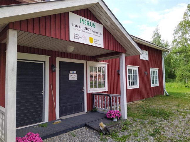 Pärus café var vallokal i kommunalvalet. Men möjligen var det sista gången som invånarna i Perus fick rösta i egen by.
