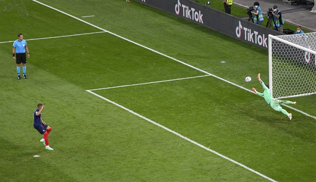 Yann Sommer räddade Kylian Mbappés straff.