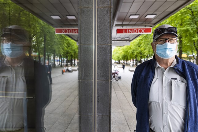 Mauritz Ulfvens från Närpes är orolig över tanken på en fjärde våg, men skärpta restriktioner skulle inte påverka hans vardag speciellt mycket.