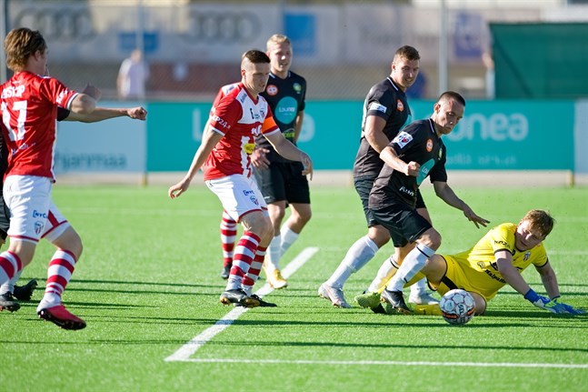 Mycket talar för att andra derbyn än mot JBK (här med Joni Remesaho, Oskar Sandström och Jim Myrevik) väntar för GBK:s Riku Uuskartano, Teemu Mäki, Alec Biskop & Co nästa år.
