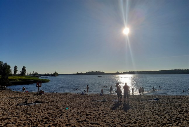 Just nu ligger årets sista värmebölja över Österbotten. Drick mycket och njut av vädret, säger meteorologen.